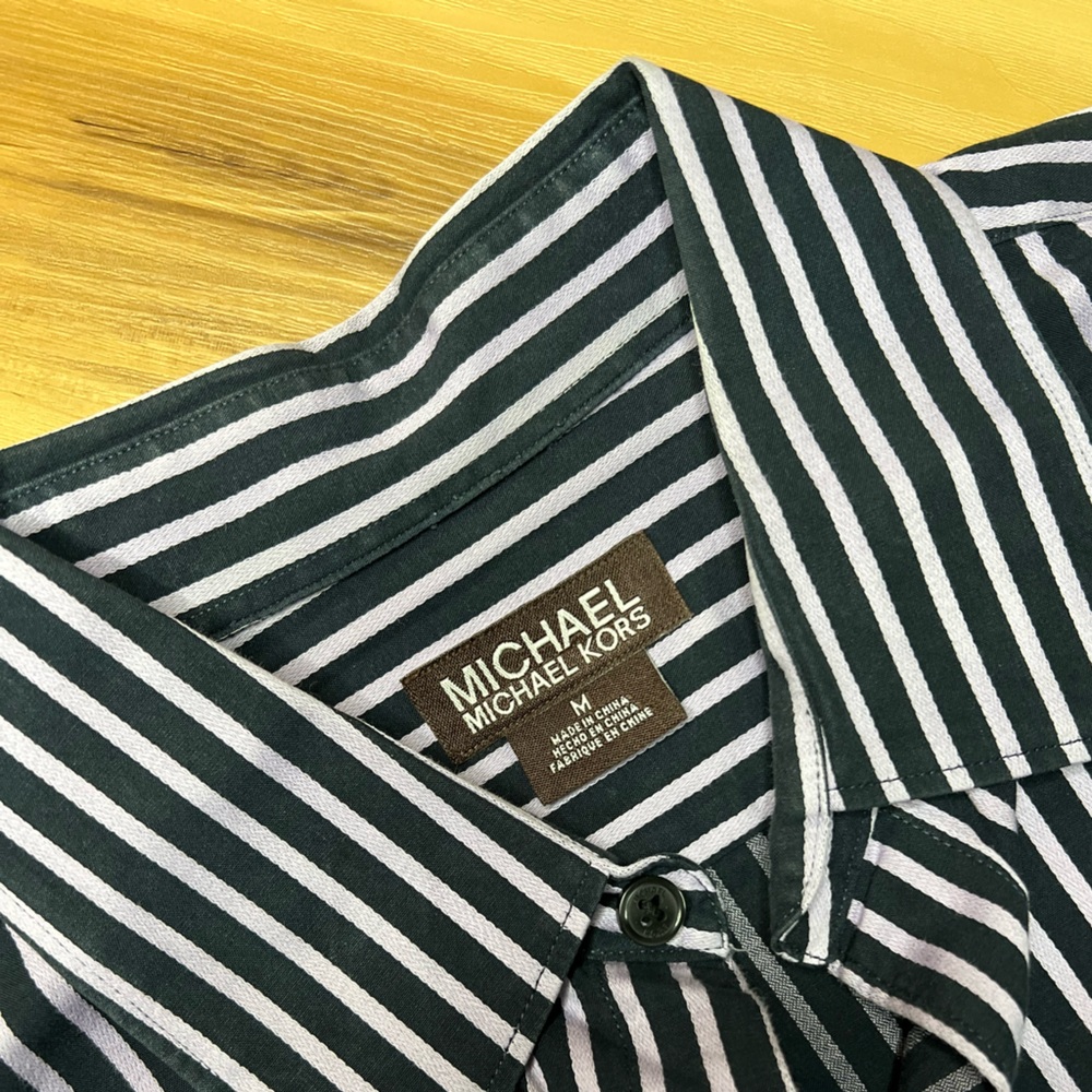 Michael Kors button down shirt Size:Medium
